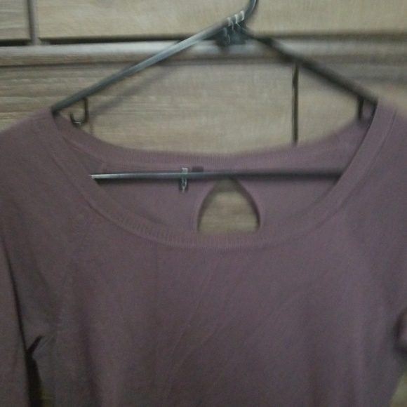 Dusty Mauve Sweater 🔥 All $10 items 2/$15! - Picture 2 of 4